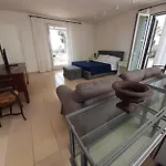 Messapia & מלון