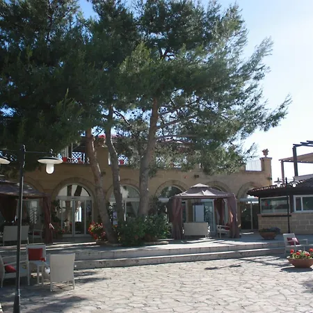 Messapia & מלון 4*